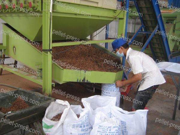 sawdust pellet press